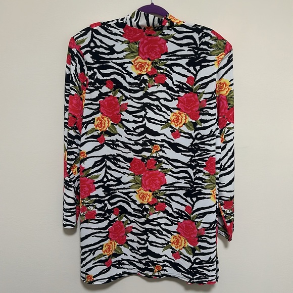 LS Collections flower print with black white background Size XL - Picture 6 of 7